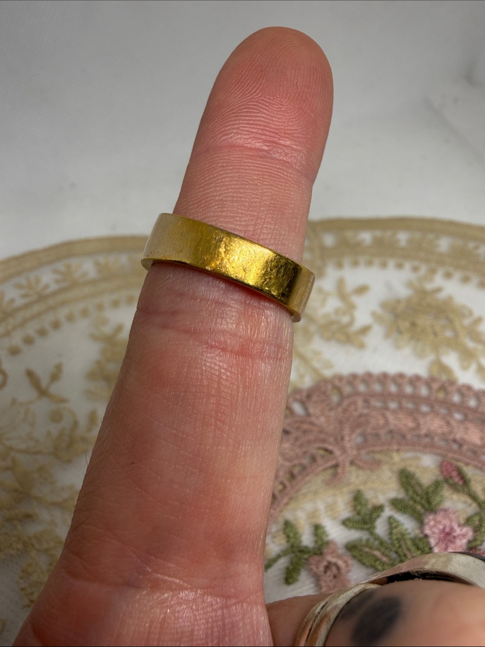 Vintage 1973 Avon Faux Coral Cabochon Ring Size 6.5 | Estate Gold Tone Statement - Picture 5 of 7